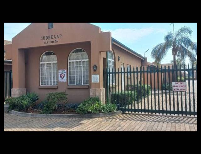 3 BEDROOM TOWNHOUSE FOR SALE IN GLEN MARAIS